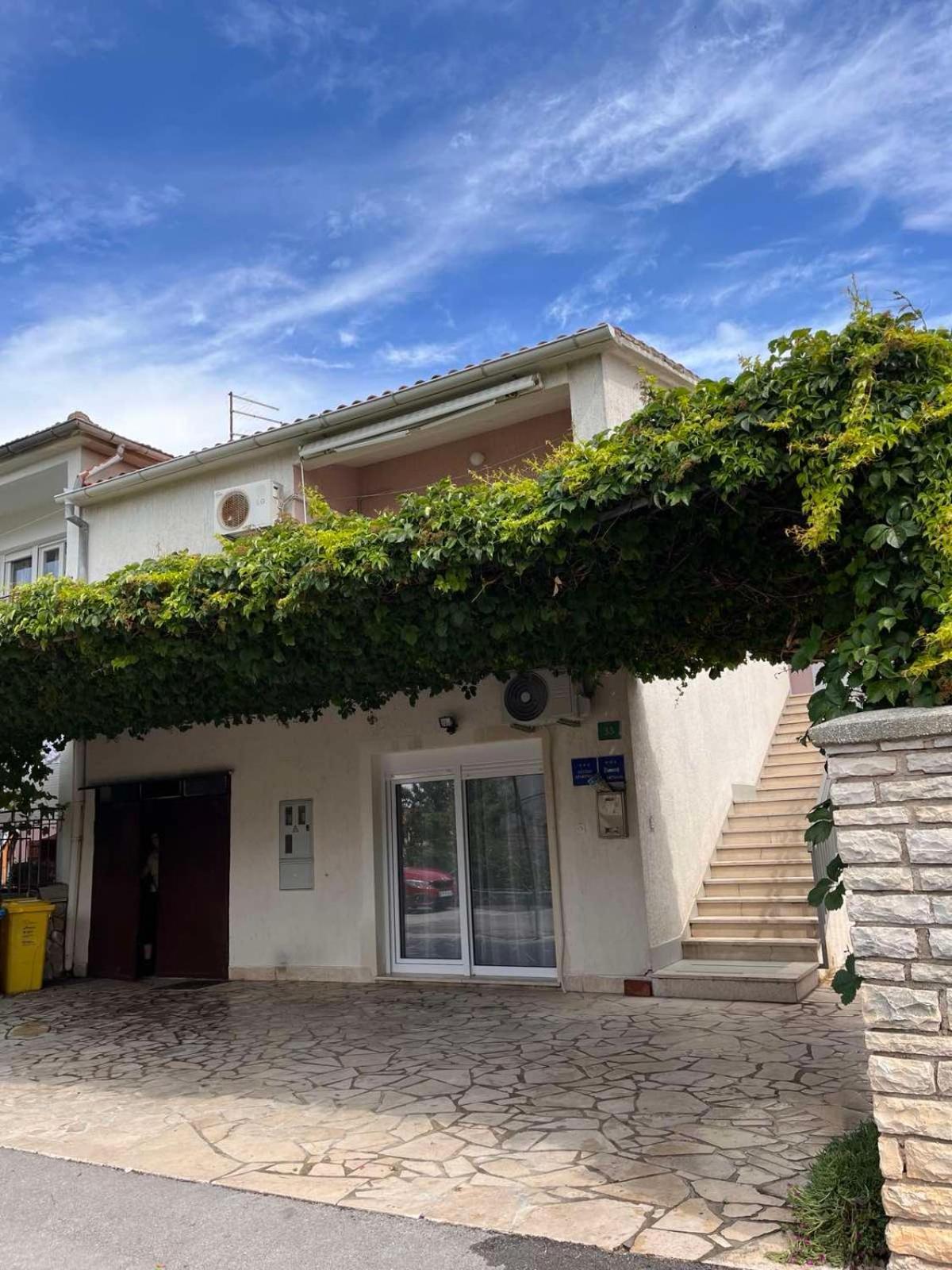 Apartments Mirijana Pula Exterior photo