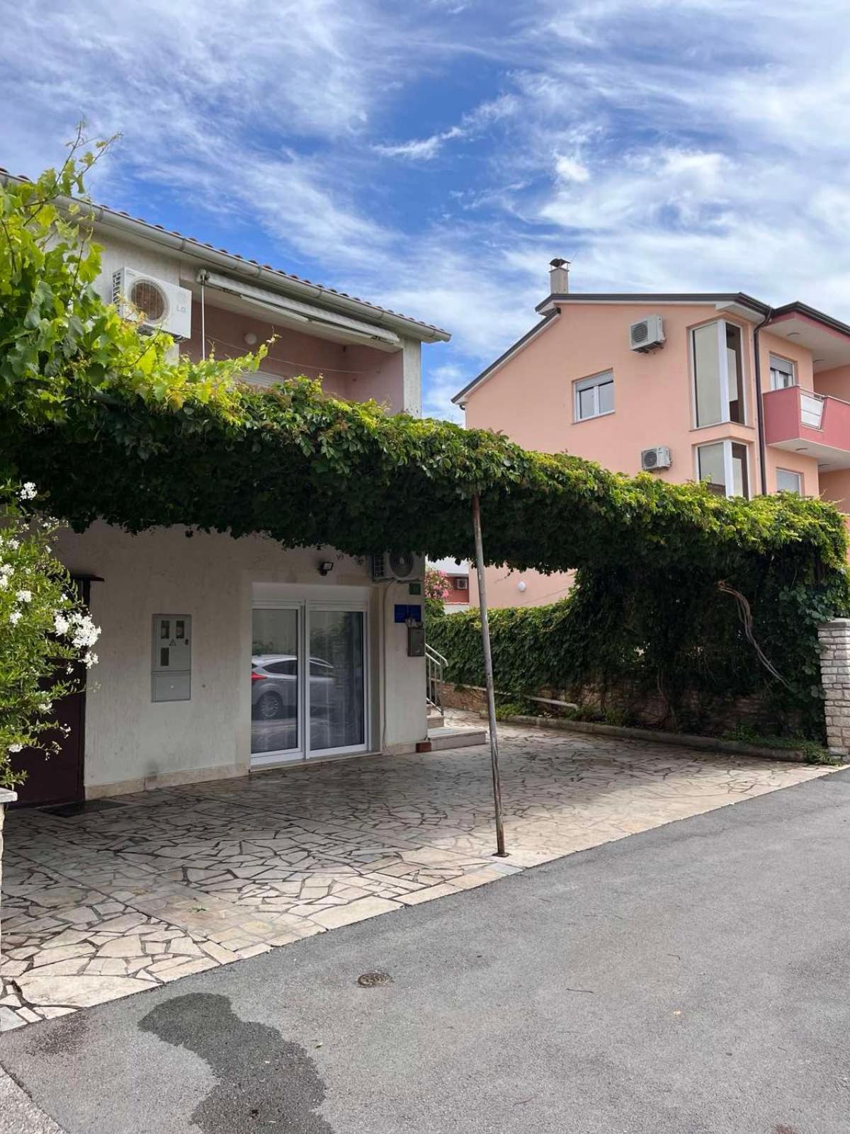 Apartments Mirijana Pula Exterior photo
